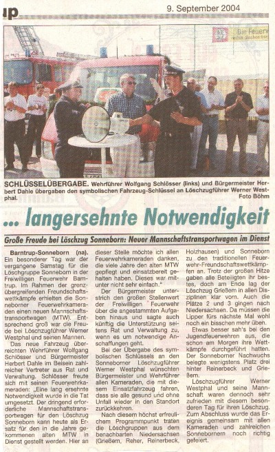 &Uuml;bergabe MTW Wolfgang Schl&ouml;sser, B&uuml;rgermeister Dahle, Zugf&uuml;hrer Werner Westphal